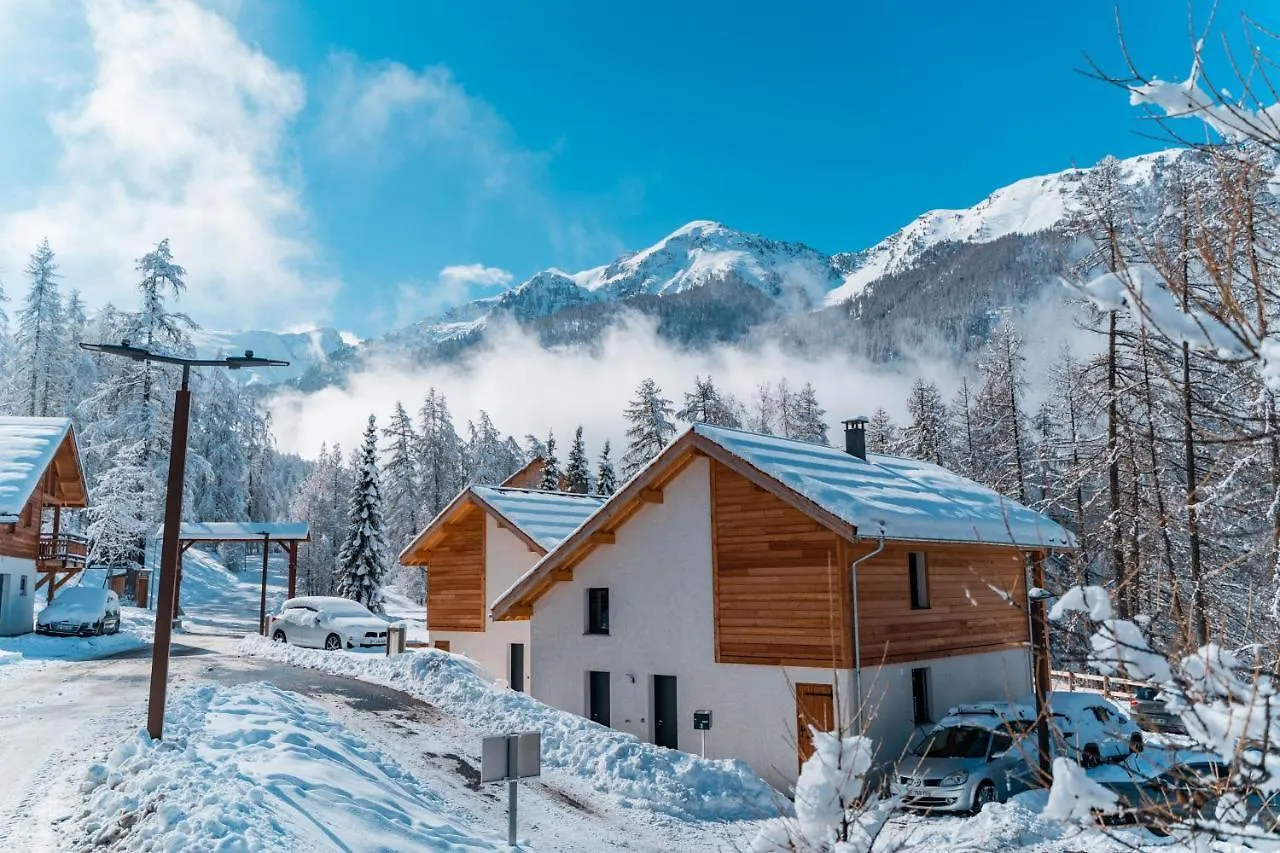 Chalet neuf au Domaine du Loup blanc Les Orres